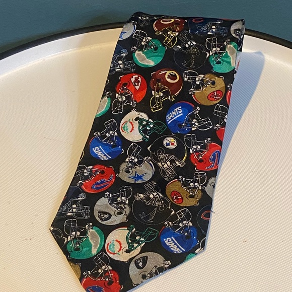 Vintage NFL Football 🏈 Helmet ⛑️ Team Tie - Picture 3 of 7